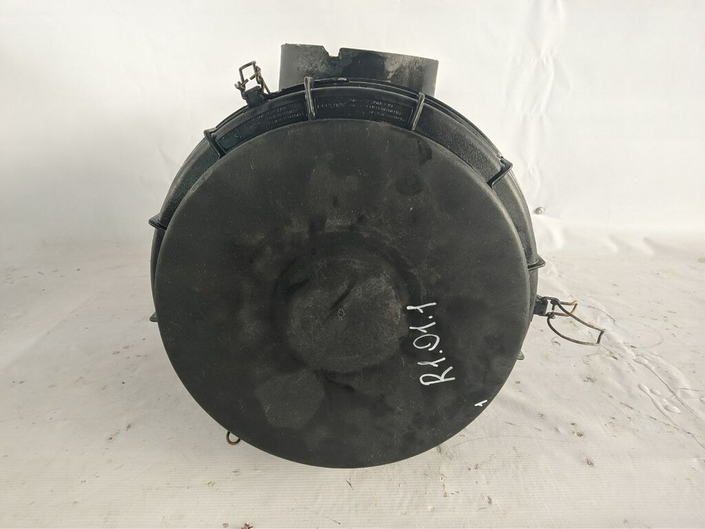 корпус воздушного фильтра б/у \ скол - 3